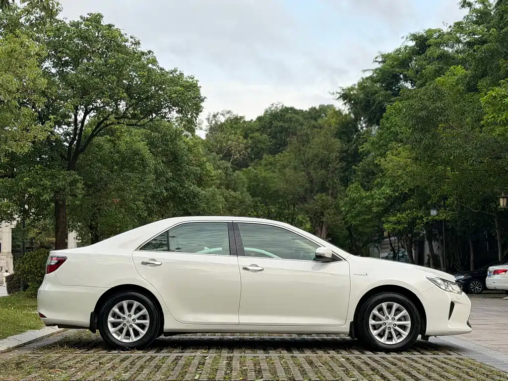 Toyota Camry 2016 — фото 4