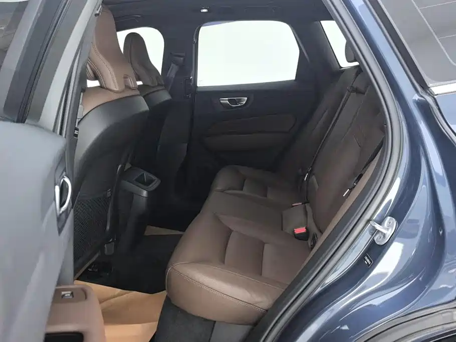 Volvo XC60 2024 — фото 11