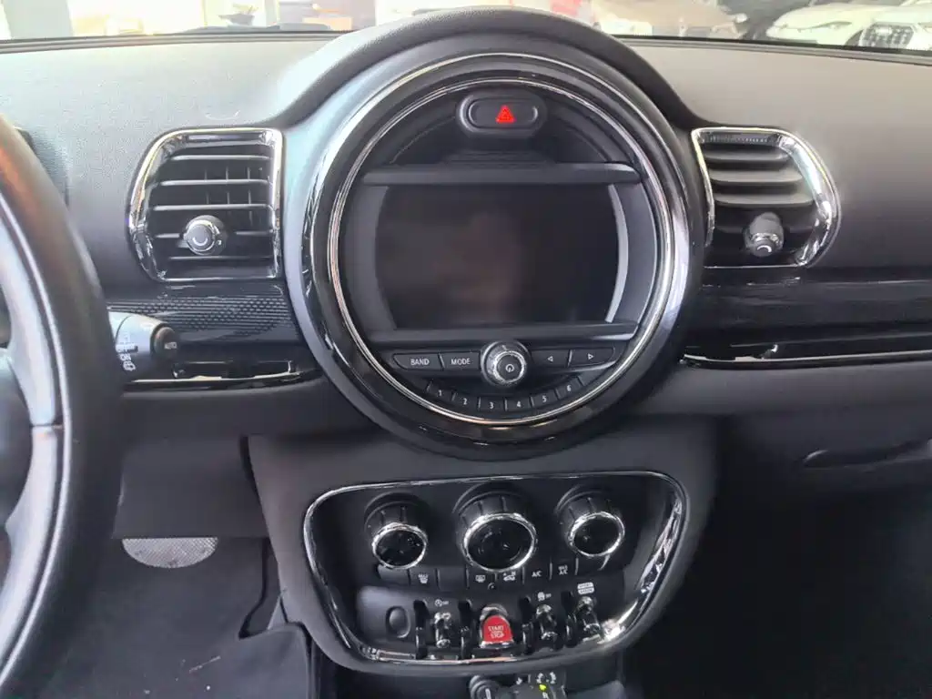 MINI Clubman 2018 — фото 13