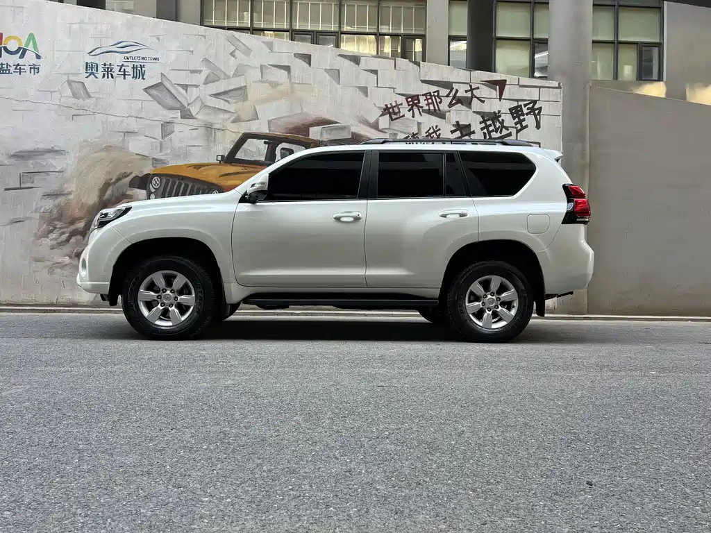Toyota Prado 2017 — фото 3
