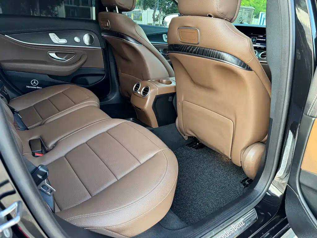 Mercedes-Benz E-Class 2019 — фото 13