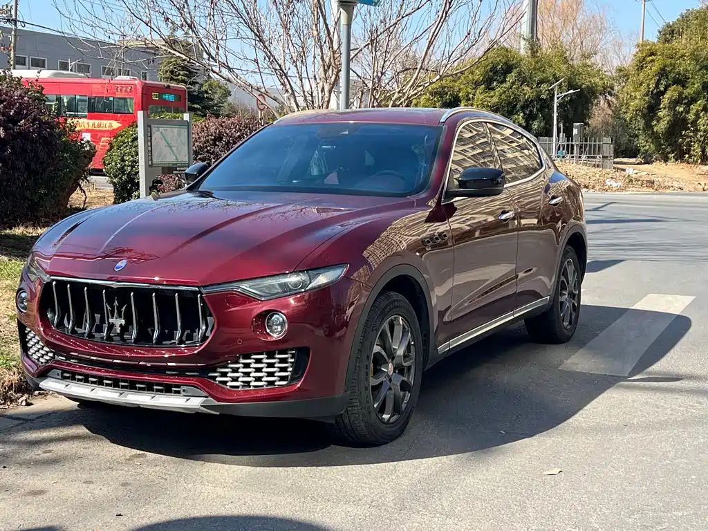 Maserati Levante 2017 — фото 1