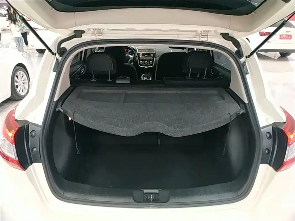 Nissan Tiida 2019 — фото 19