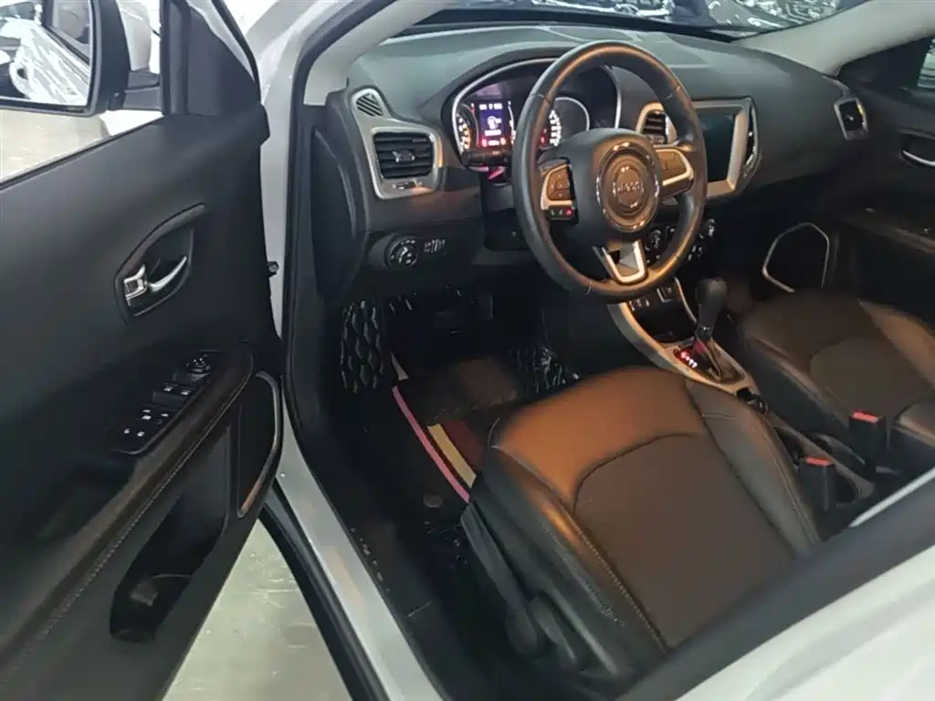 Jeep Compass 2020 — фото 16