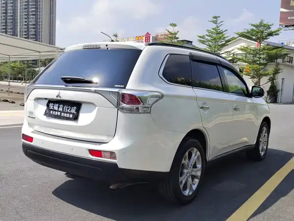 Mitsubishi Outlander 2013