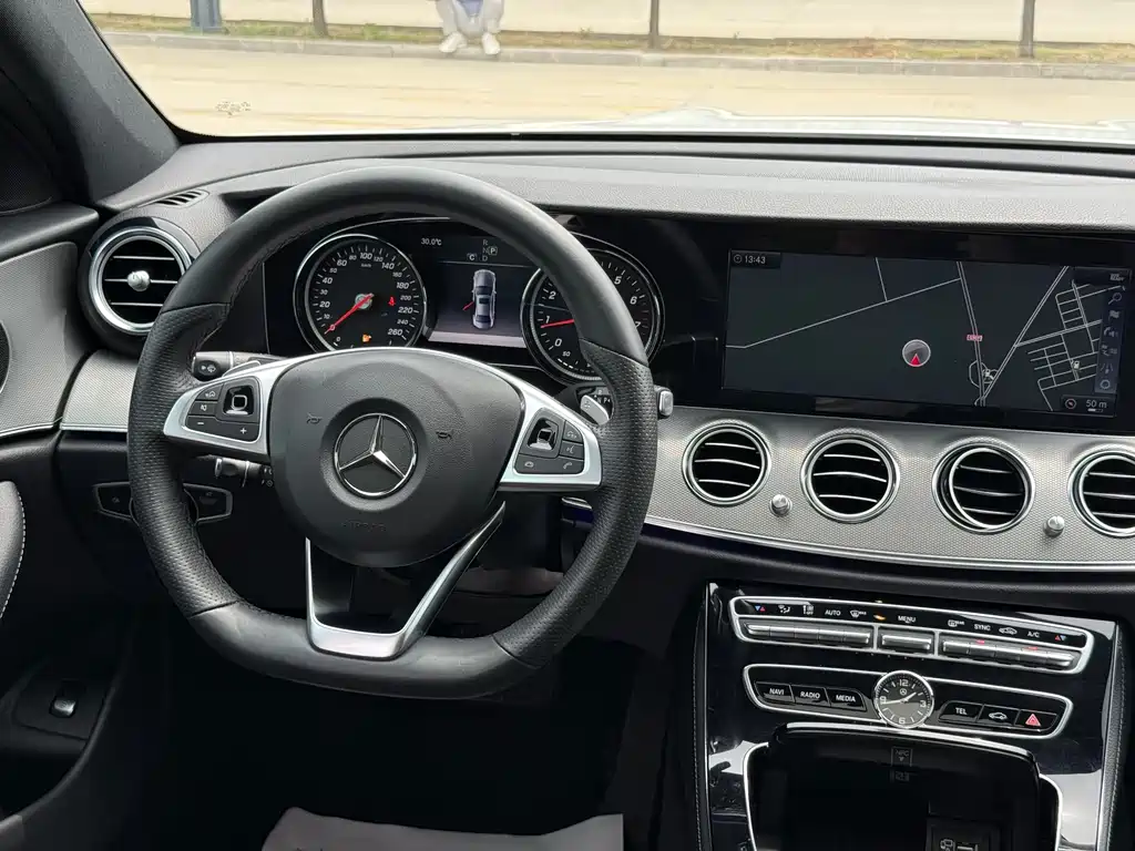 Mercedes-Benz E-Class 2018 — фото 27