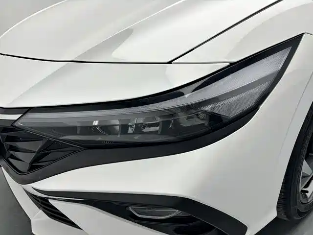 Hyundai Elantra 2025 — фото 18