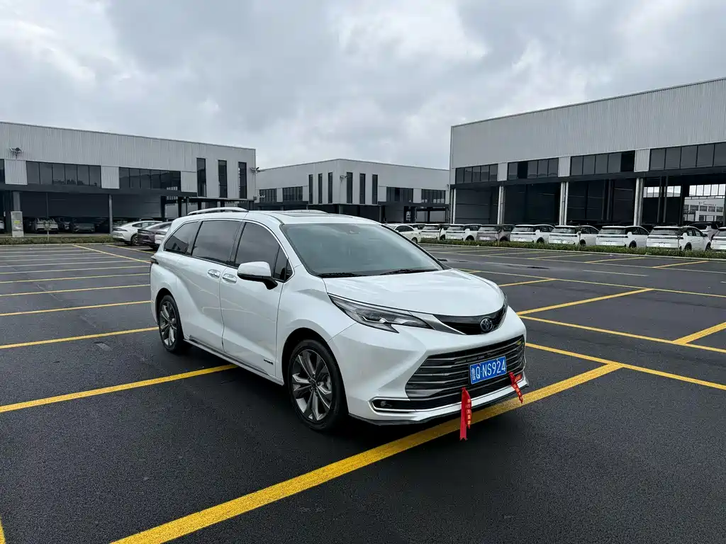 Toyota Sienna 2023