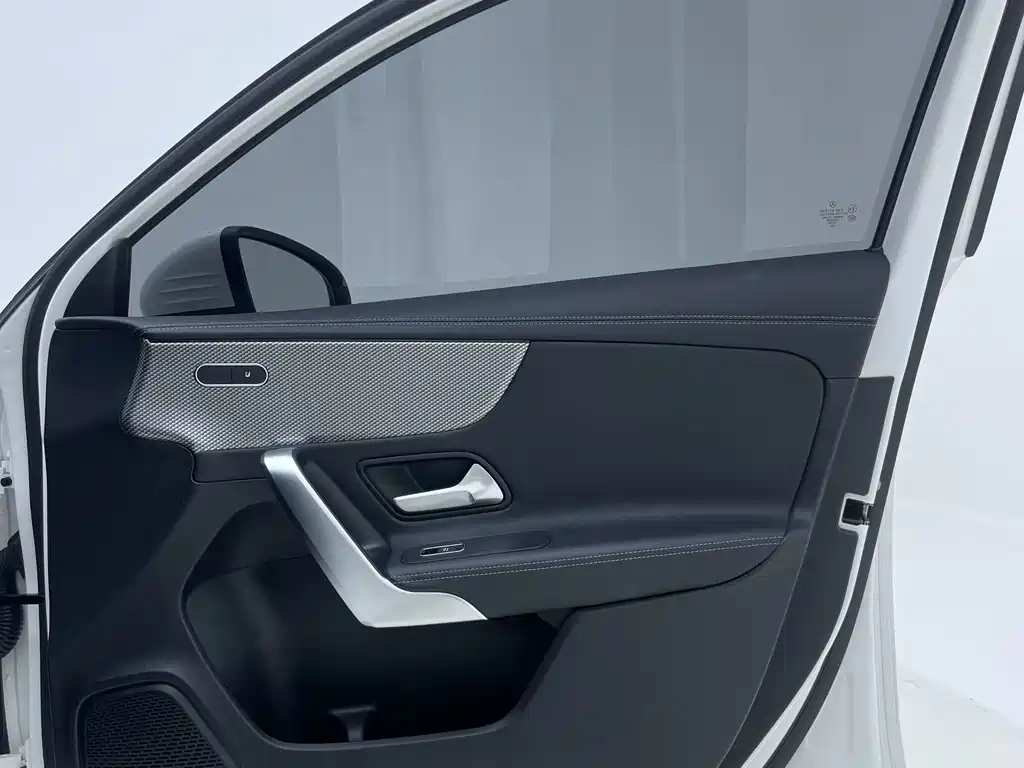 Mercedes-Benz A-Class 2024 — фото 14