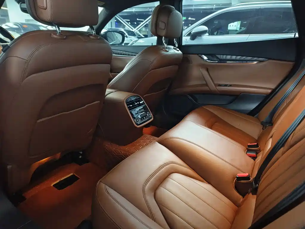 Maserati Quattroporte 2018 — фото 6