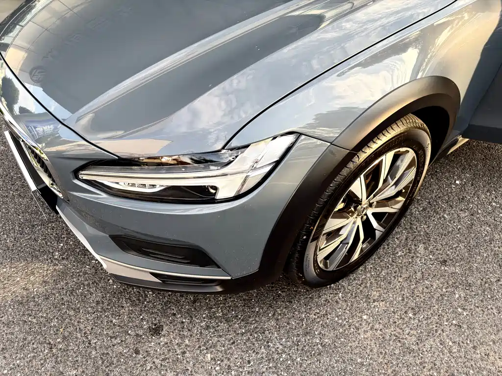 Volvo V90 2023