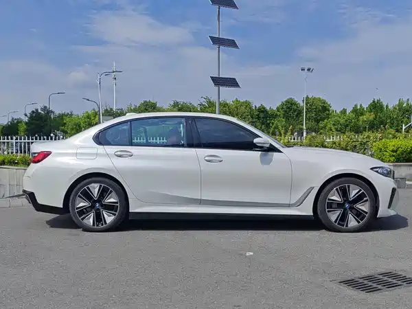 BMW i3 2024