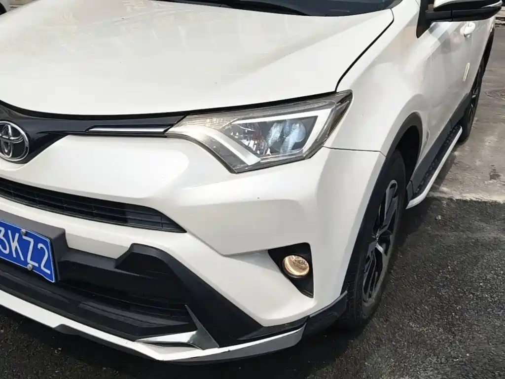Toyota RAV4 2018 — фото 24