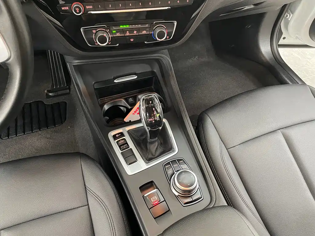 BMW 1 Series 2023 — фото 12
