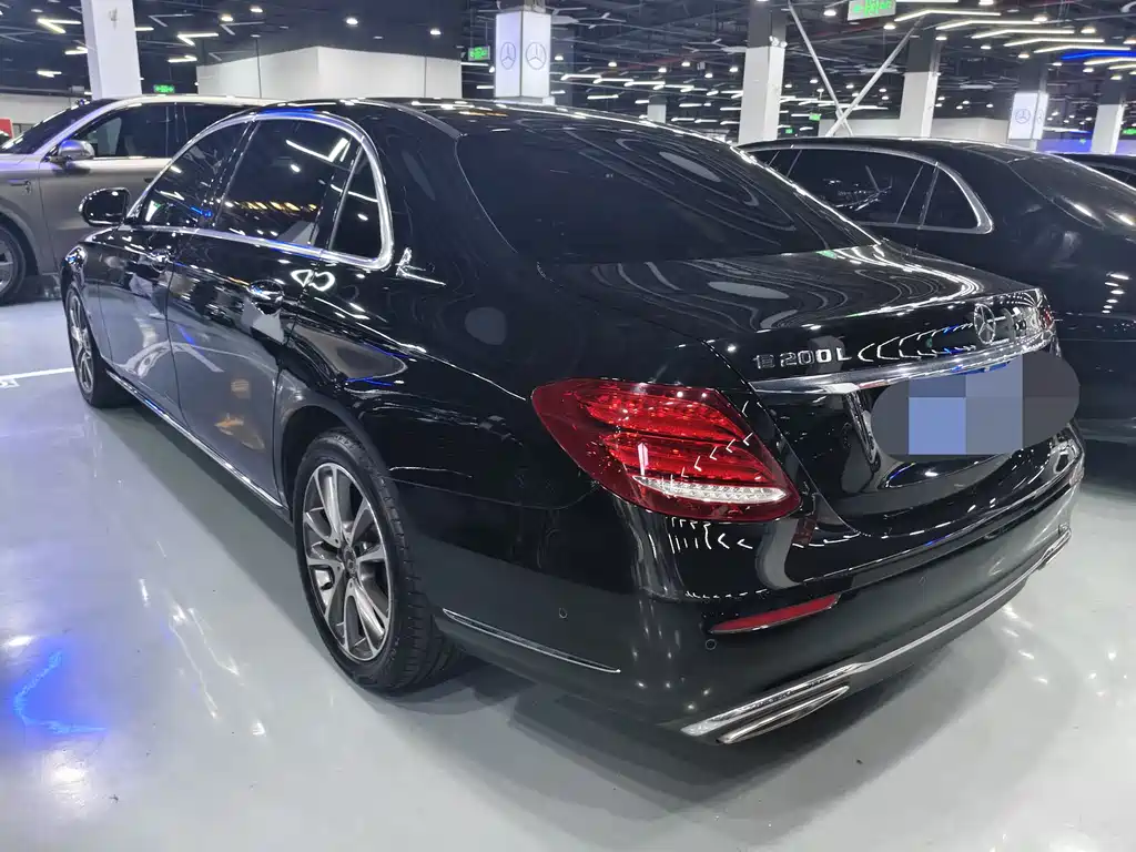 Mercedes-Benz E-Class 2018 — фото 13