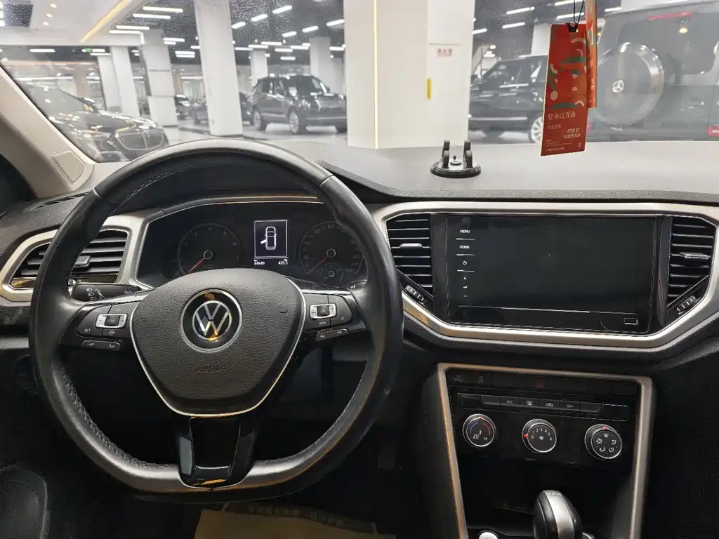 Volkswagen T-Roc 2023 — фото 11