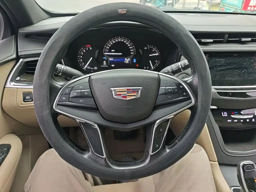 Cadillac XT5 2017 — фото 11