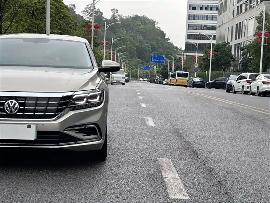 Volkswagen Passat New Energy 2020 — фото 17