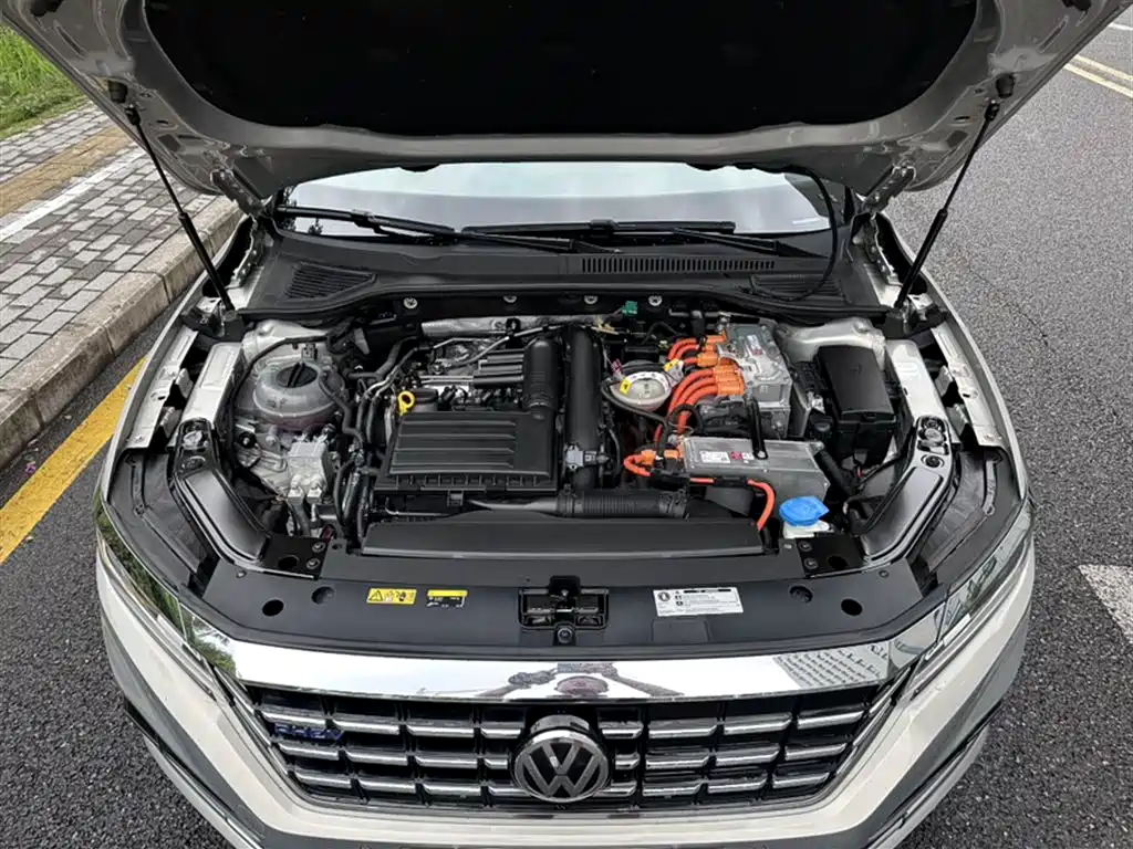 Volkswagen Passat New Energy 2020 — фото 11