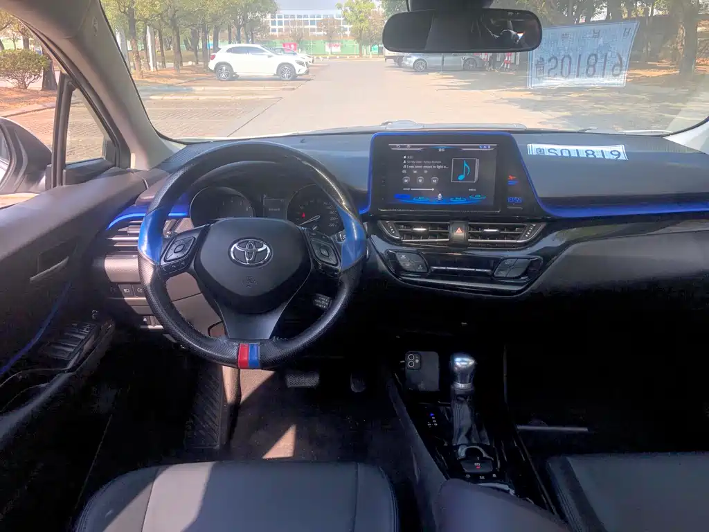 Toyota C-HR 2020 — фото 22