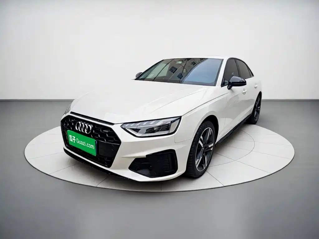 Audi A4L 2022 — фото 1