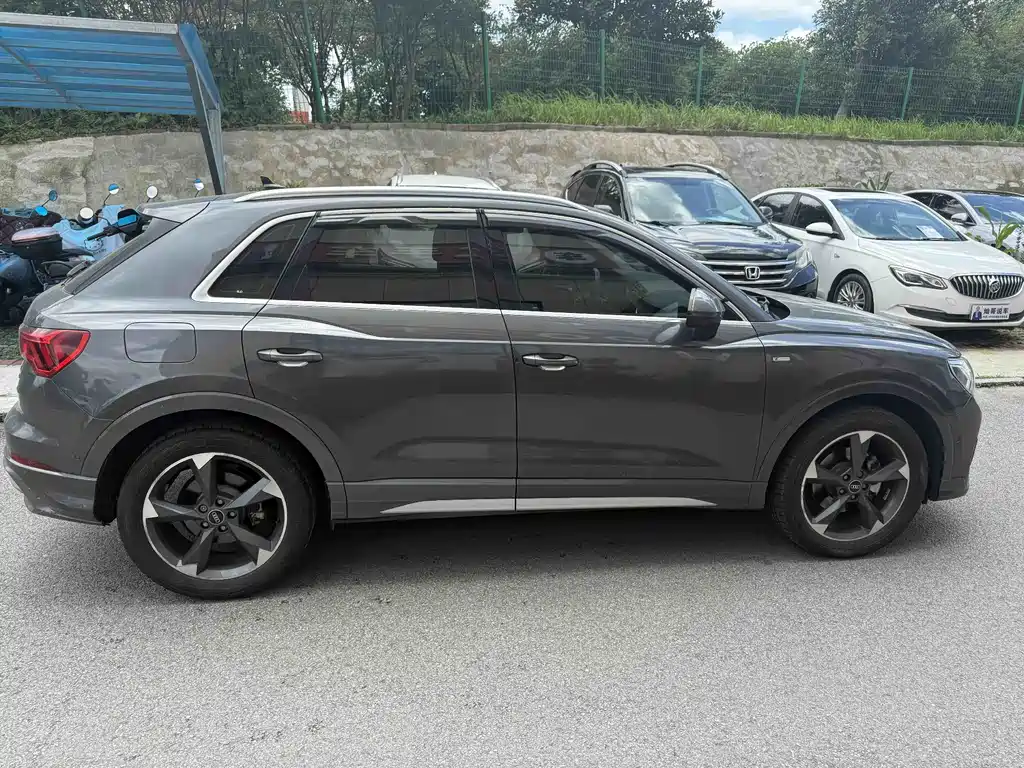 Audi Q3 2021