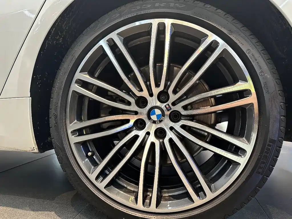 BMW 5 Series 2018 — фото 7
