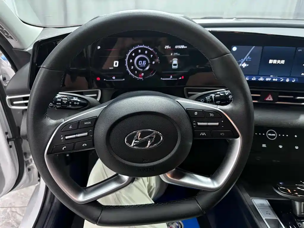Hyundai Elantra 2023 — фото 13