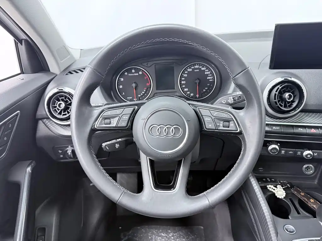 Audi Q2L 2023 — фото 12