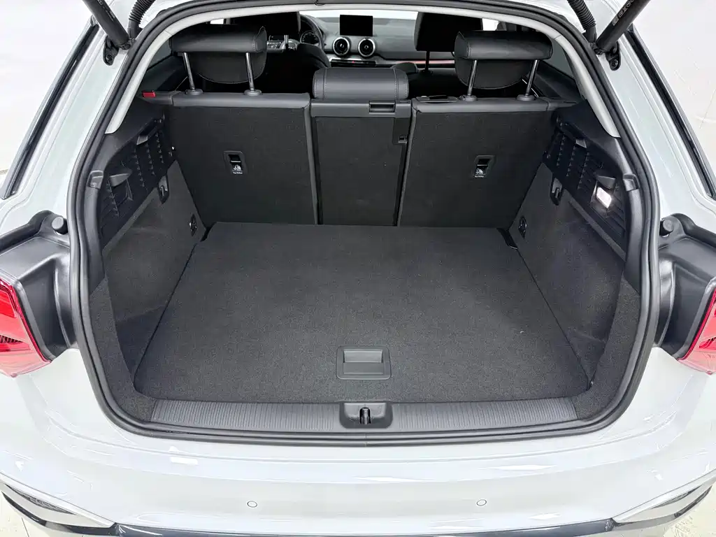 Audi Q2L 2023 — фото 22