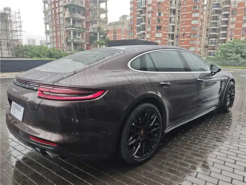 Porsche Panamera 2018 — фото 11