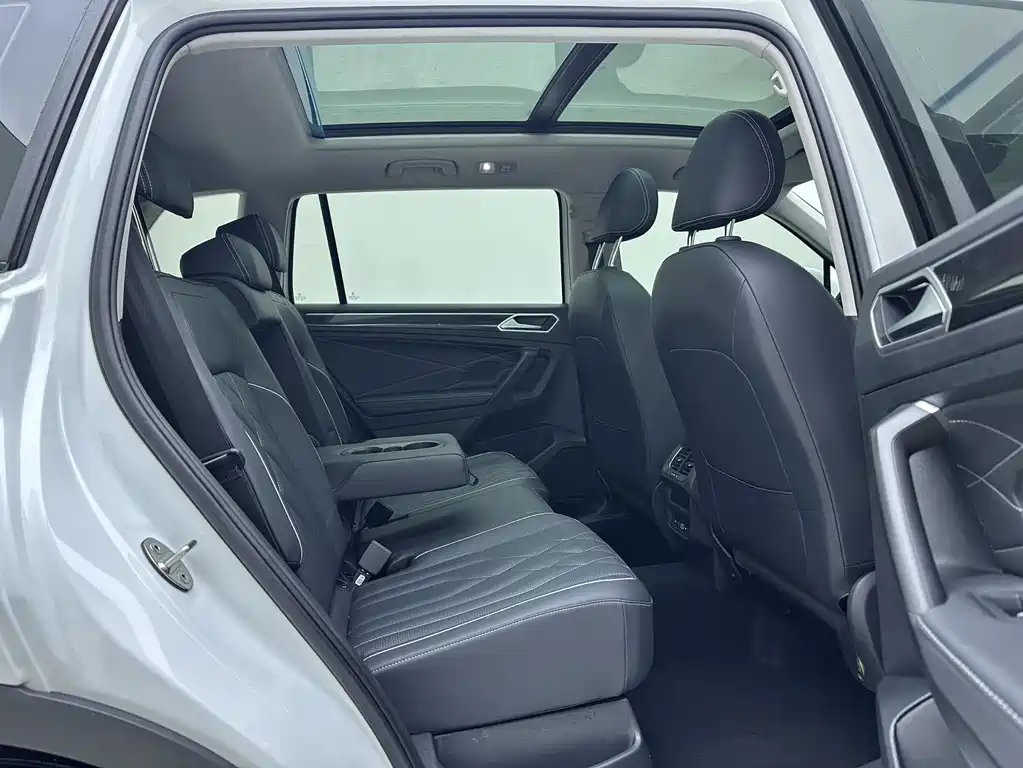 Volkswagen Tiguan L 2023 — фото 10