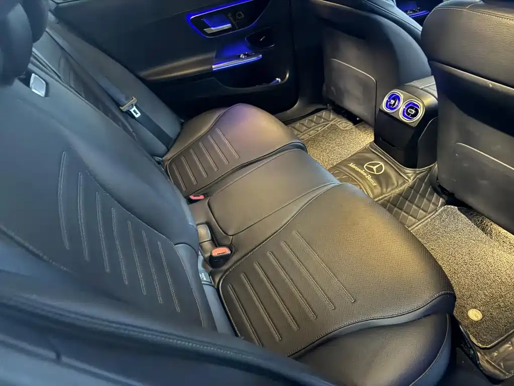 Mercedes-Benz C-Class 2023 — фото 9