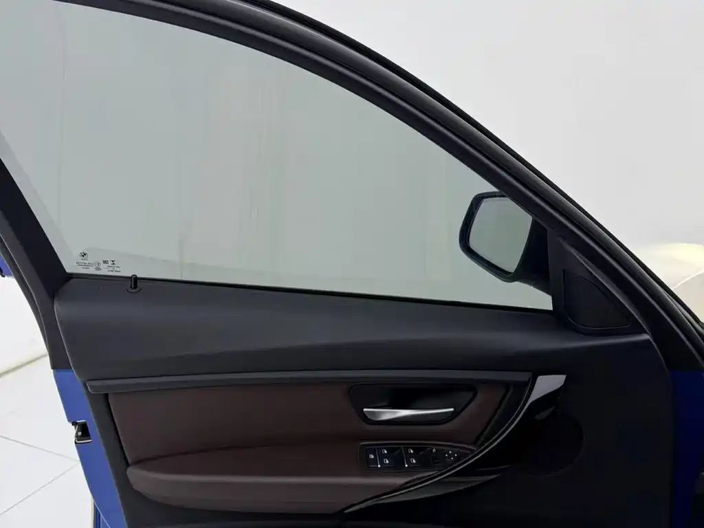 BMW 3 Series 2018 — фото 16