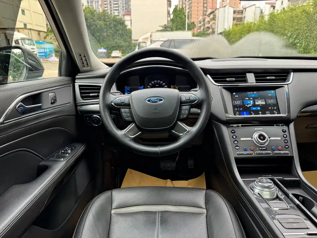 Ford Taurus 2017 — фото 15