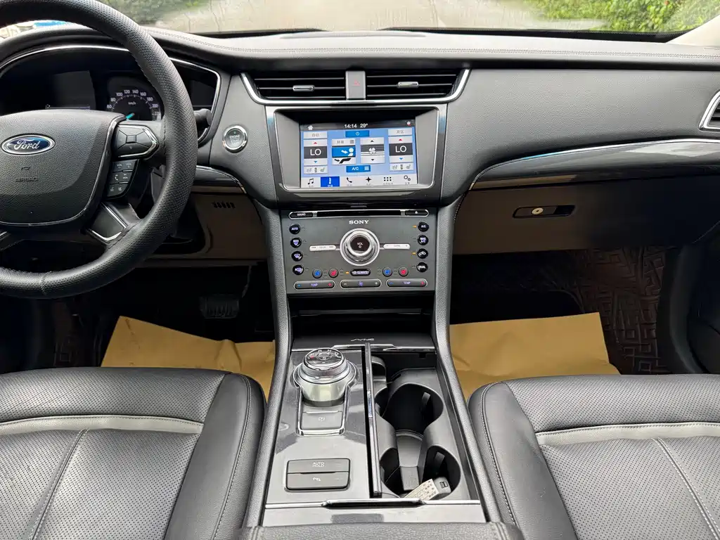Ford Taurus 2017 — фото 17