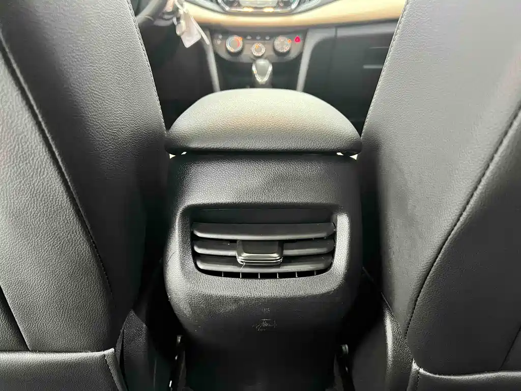 Chevrolet Monza 2023 — фото 13