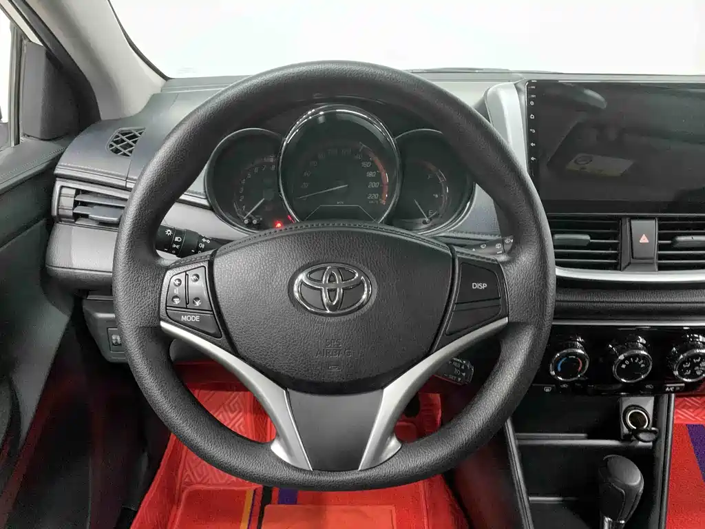 Toyota Yaris L 2022 — фото 9