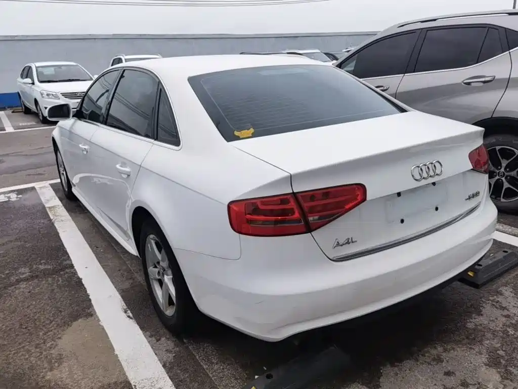 Audi A4L 2015