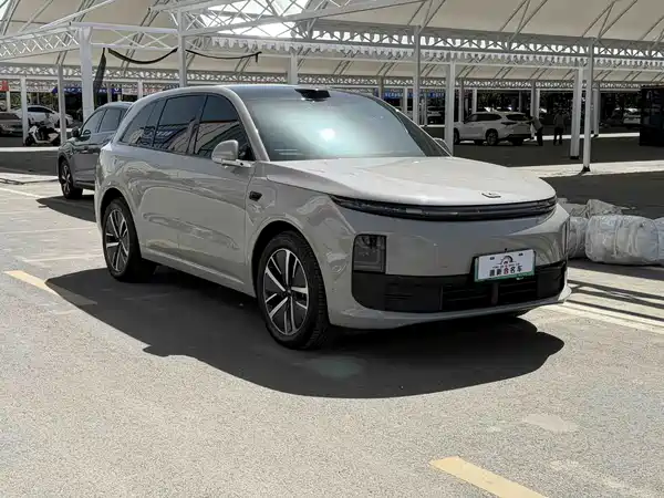 Li Auto L6 2025