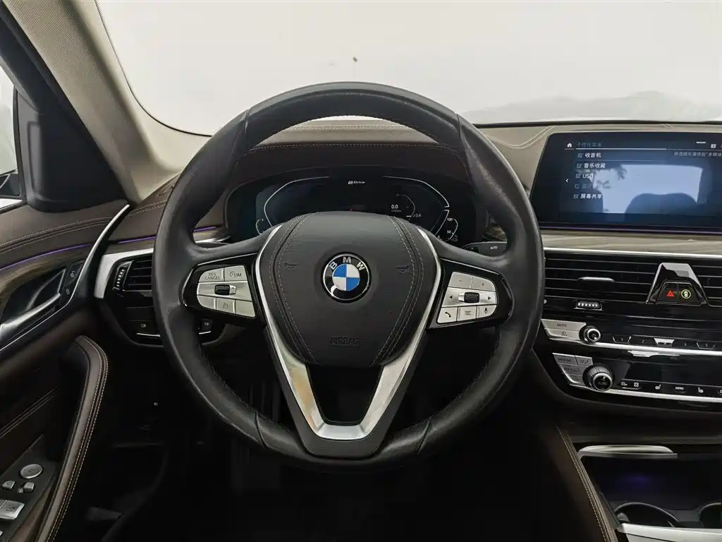 BMW 5 Series New Energy 2019 — фото 11