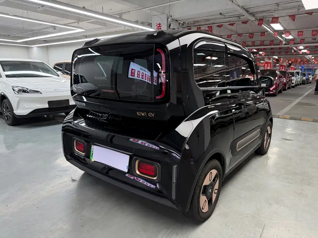 Baojun KiWi EV 2022 — фото 10