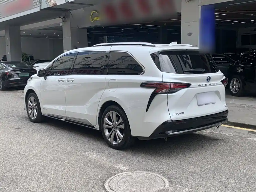 Toyota Sienna 2022 — фото 22