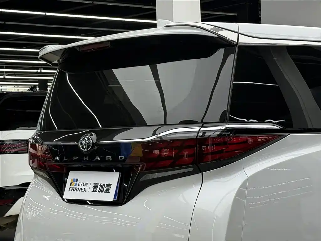 Toyota Alphard 2024 — фото 19