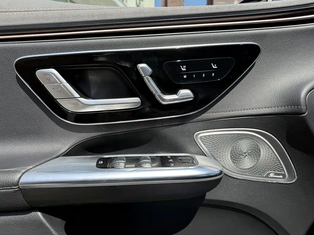 Mercedes-Benz EQE 2022 — фото 15