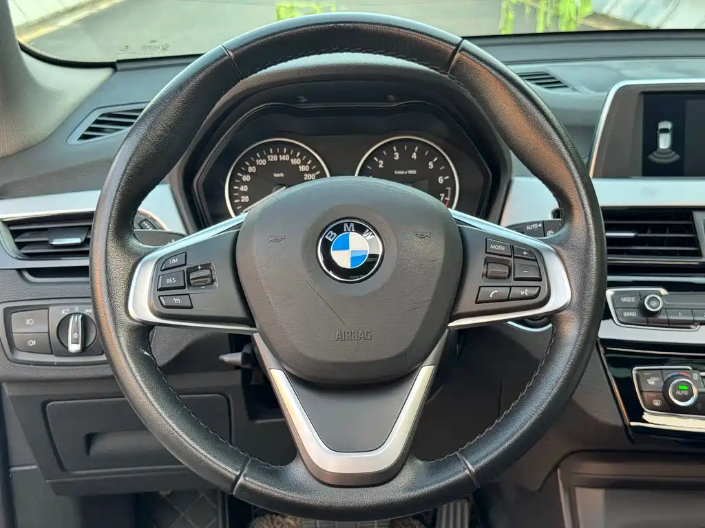 BMW X1 2018 — фото 12