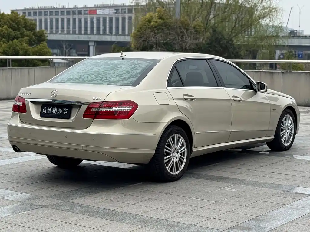 Mercedes-Benz E-Class 2011