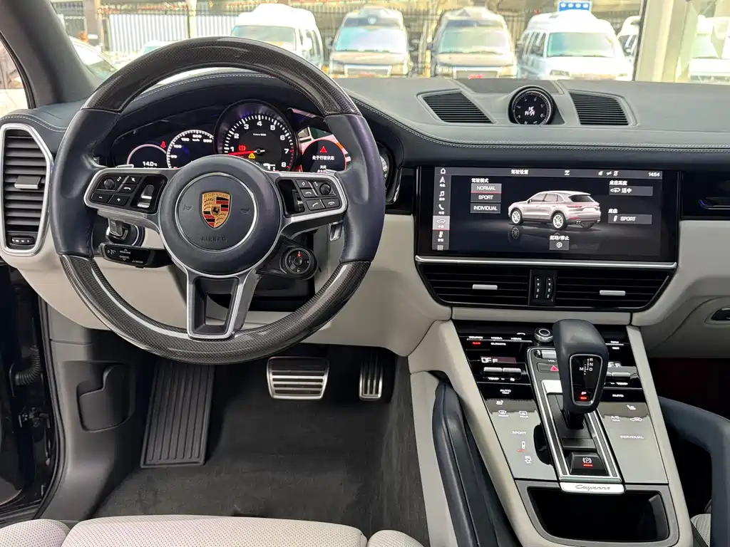 Porsche Cayenne 2018 — фото 27