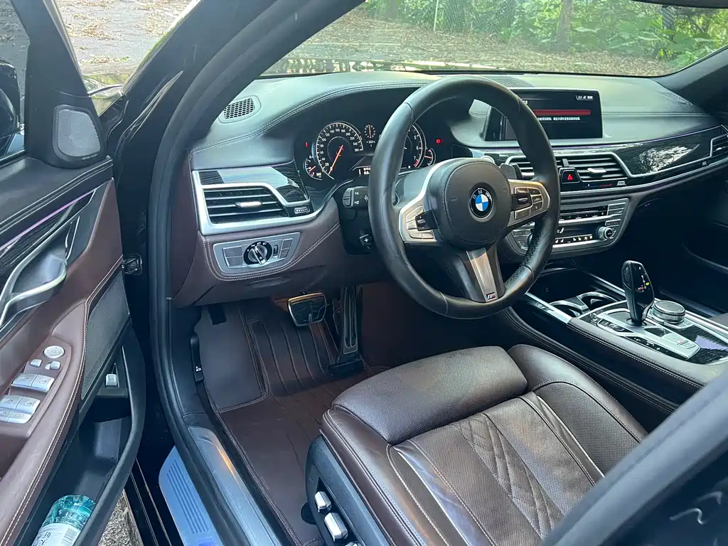 BMW 7 Series 2019 — фото 9