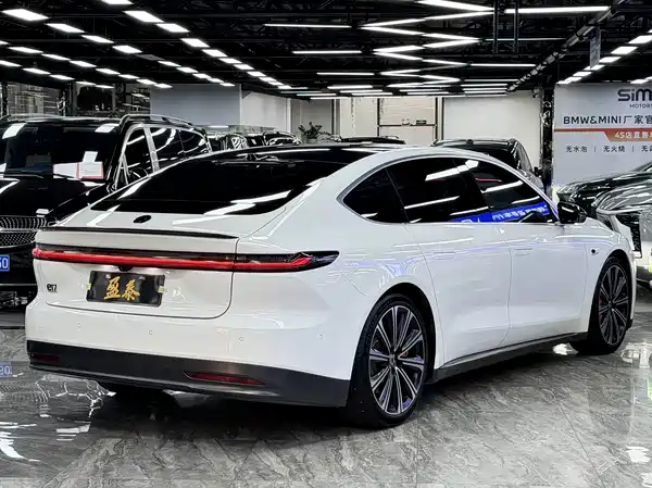 NIO ET7 2025